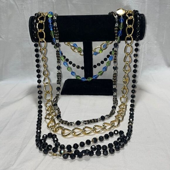 4 costume jewelry necklaces - Picture 1 of 5